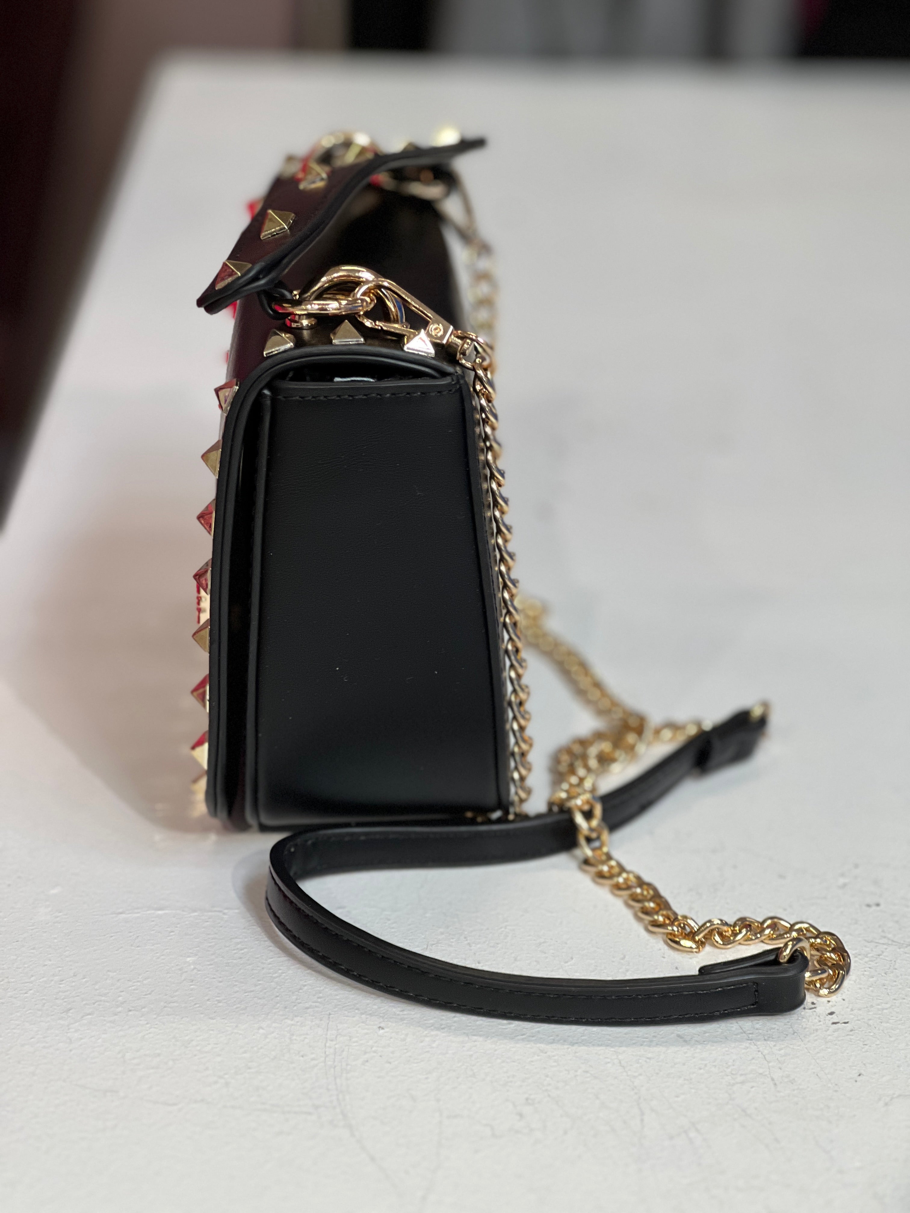 Lisa - Lille taske med guld nitter